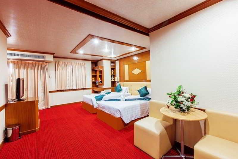 Oyo 796 Paradise Sukhumvit Hotel Bangkok Exterior photo